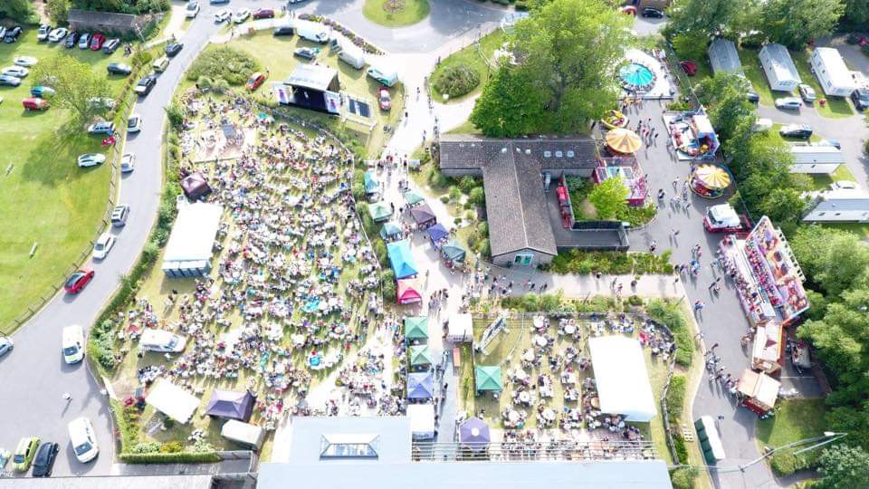 ukeventservices's tweet photo. A busy weekend providing our complete festival package which includes the Outdoor Stage, PA System, Lighting, 2x Large LED Video Screens, Live Camera, power, distribution, barriers and  Crew. https://t.co/wLSPED1hsT https://t.co/CeQxZ5xEUJ