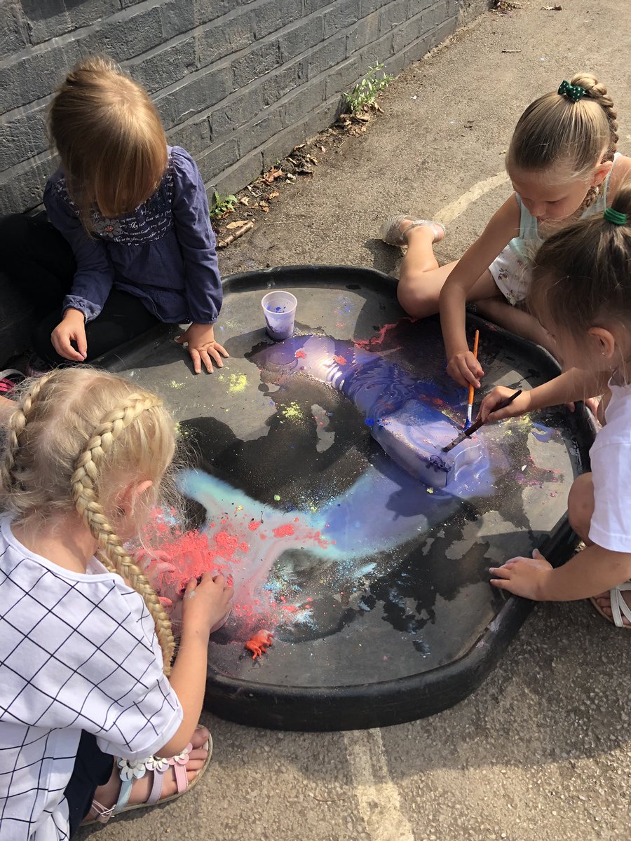 eyfs_OrchardPA's tweet photo. Our Water Exploration Morning is off to a fantastic start. The children have found many different ways to melt the ice and are transporting water in different ways with different tubes and pipes. #water @OrchardPrimaryA @SouthPennine https://t.co/67JMM1QPRE