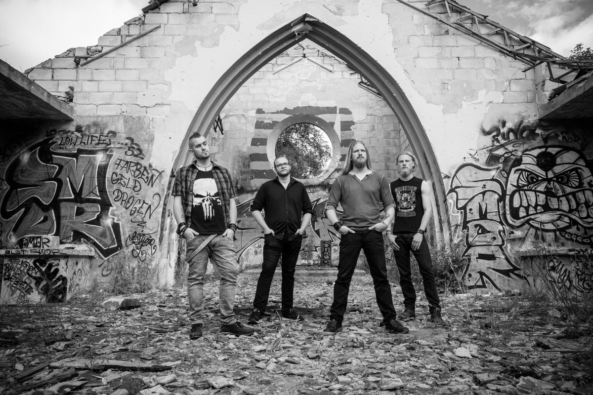 uncrook_band's tweet photo. We had a great Shooting Session with Sarah Sensen 🤘 https://t.co/vsCeQDLSiL