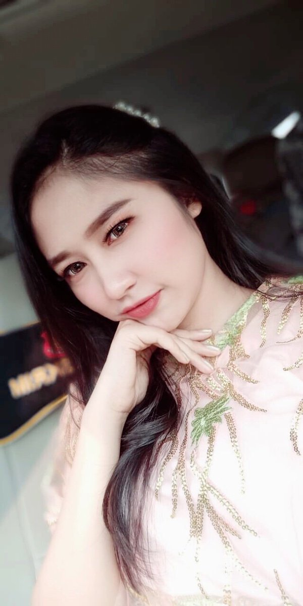 christywinsty's tweet photo. Kondangin hahha https://t.co/TmDkZLHD4l