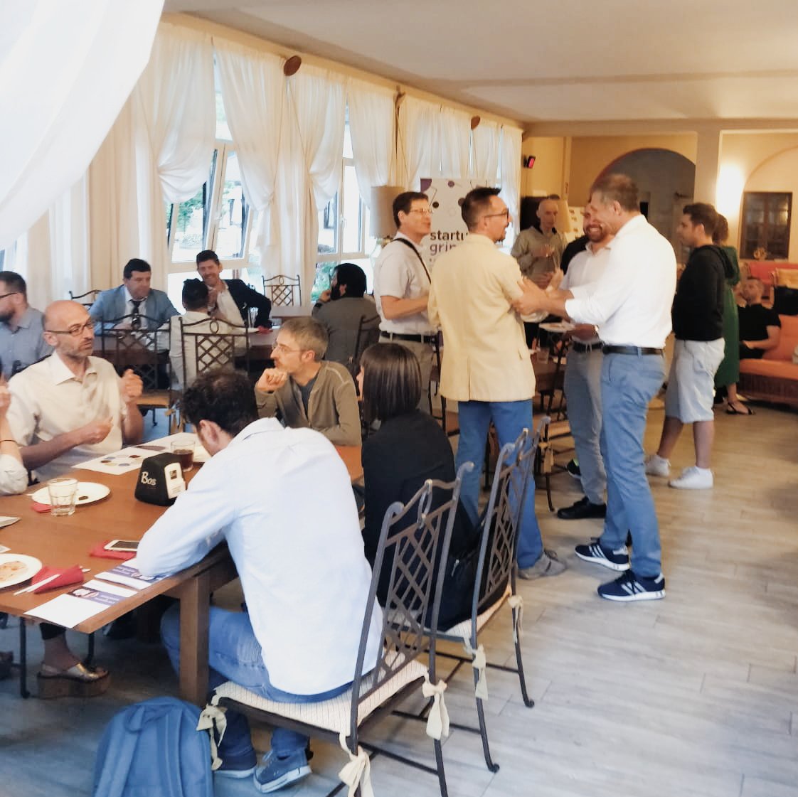 twowdigital's tweet photo. L'#effettoTWOW non poteva mancare al lancio #StartupGrindCuneo: una serata di networking ricca di spunti e opportunità.  

ospiti: @mariomoroni @valesala 😎
location: @termediLurisia 🤩
organizzazione: @CristianRanallo | #StartupGrind 💪
#innovazionecuneo https://t.co/Krn8b1dV3Q