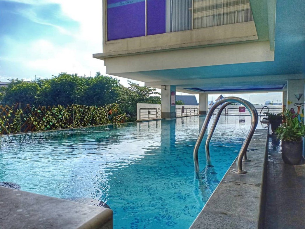 Temperature's rising, let's cool ourself by the pool.

#coolcleancomfy #surabaya #questhotelsurabaya #questhotels #archipelagointernational
