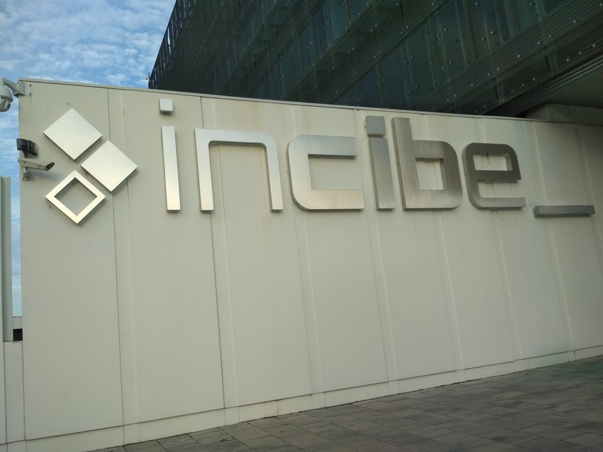 miguel_angelft's tweet image. Primer dia de formació al CyberSecurity Summer BootCamp organitzat per @INCIBE a @unileon @CSUC_CSIRT @CSUC_info #CyberSBC19