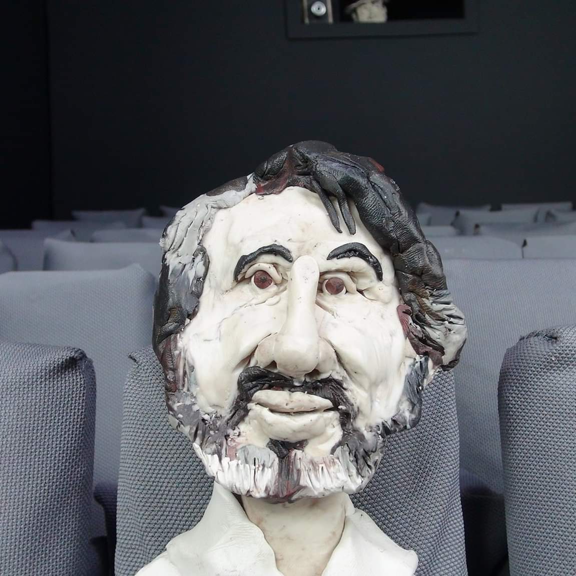 cinemamecque's tweet photo. Bruno Podalydes est chez lui, à la Cinémamecque. Il attend Denis avec impatience. Laurent Podalydès Emeline Bayart https://t.co/2J0dOhGdu5 #podalydes https://t.co/I1ftkWYV6q #cinémamecque #cinémathèque #stopmotion https://t.co/xkUSJH8U3I