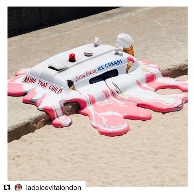 Oh dear! The ice cream van at Ruislip Lido has melted away! 😂 ................. JOKE! It’s a sculpture in Australia titled “Hot With The Chance of Late Storm” 😬
_________
#icecreamvan #icecreams #meltedicecreamvan #orestkeywan #thegluesociety #hotwit… ift.tt/32vBE6U