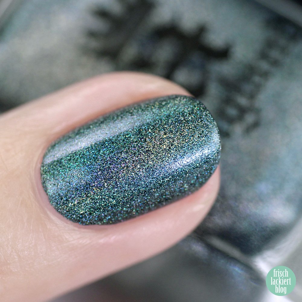 (WERBUNG) Manderley von <a href="/aenglandtweets/">a england</a> &lt;3 #holographic #holosexual #aengland #aenglandmanderley #nailpolish
frischlackiert.de/a-england-mand…