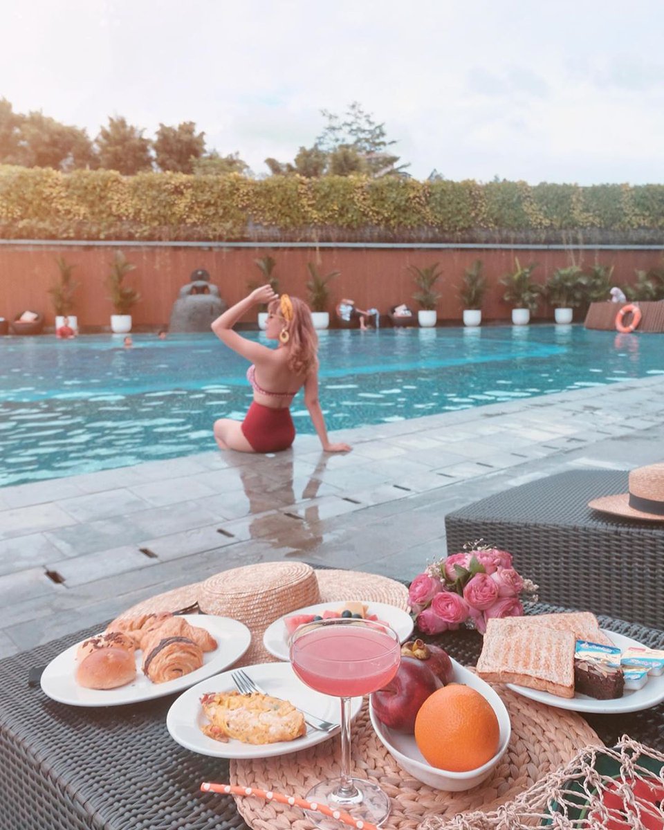 AlanaHotels's tweet photo. Indulge in breakfast by the pool and relax with the nice weather. 📸: IG@metharani 

#breakfastbythepool #sentul #bogor #alanasentul #indonesia #alanahotels #archipelagointernational https://t.co/4G2PgRqQC2