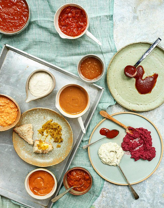 Have you seen our latest Sauce Guide yet? ✨ It’s an explanation of all our newly developed sauces, created by our New Product Development Team. Each dip, dressing and sauce comes with two different serving suggestions 👨🏼‍🍳👩🏼‍🍳 Ask your local Account Manager for more details 📩