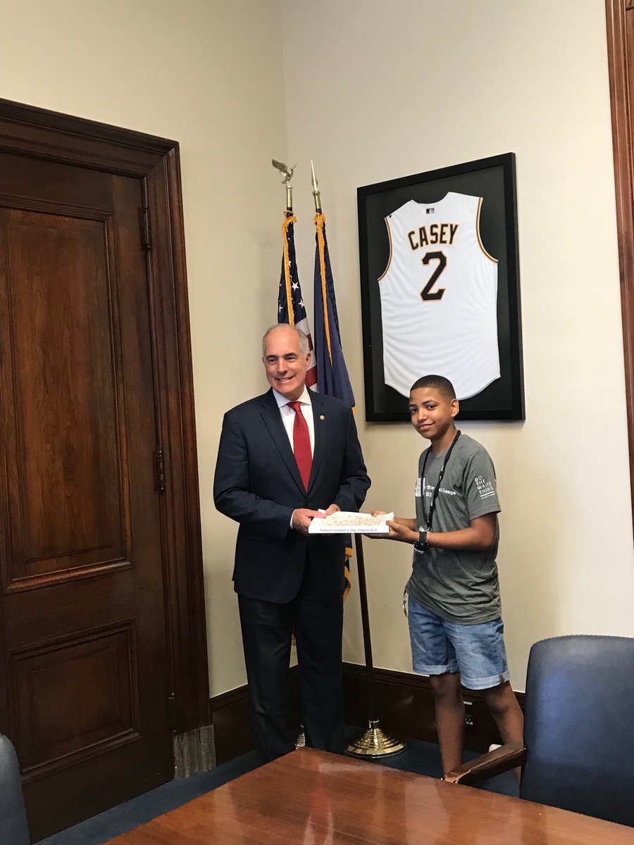DtWTPhilly's tweet photo. What a #TerrificTuesday 🎉Along with #DtWTPittsburgh ambassadors, we were able to engage in very important discourse about youth violence with @senbobcasey &amp; a staffer from @SenToomey ‘s office. Thank you for showing that you support youth voices for change! https://t.co/Yruk8OXQtk