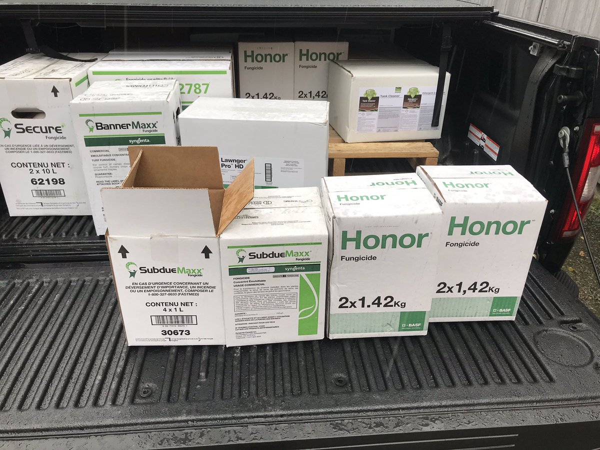 TrevorMorvay's tweet image. The weather is looking extra sticky over the next few days. Your @TurfPlantProd representatives have trucks ready to go with solutions for you to keep your #turf protected this weekend. Happy to be delivering #SubdueMaxx and #Honor for protection. @SyngentaTurfCA @BASFCanada