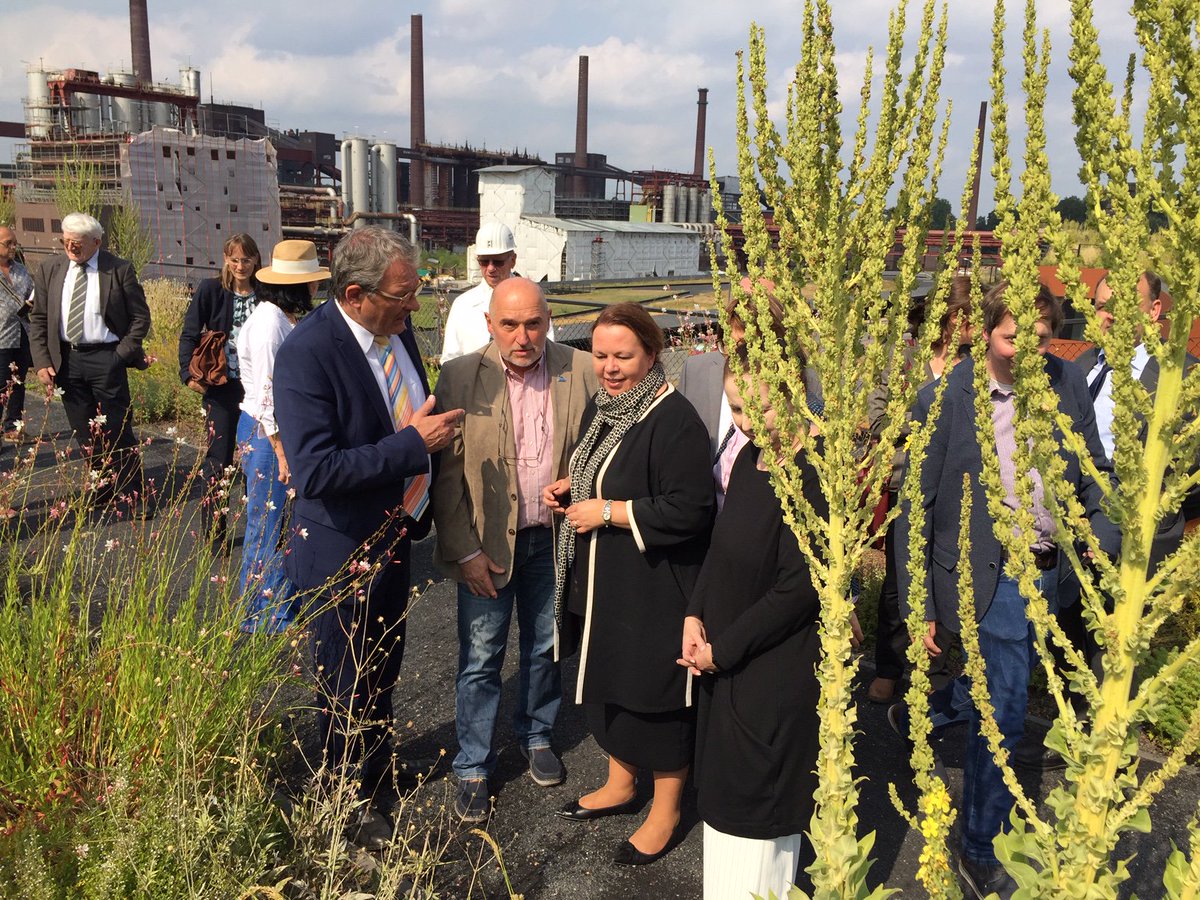 ♻ Bekannt für #Trockenseife, z.B. bei <a href="/DB_Bahn/">Deutsche Bahn Personenverkehr</a>: <a href="/sapor_GmbH/">sapor GmbH</a> setzt auf 💯% #Nachhaltigkeit. Seifenspender &amp; Inhalt sind umweltverträgl. hergestellt &amp; biolog. abbaubar. Verpackungsmüll: Fehlanzeige! Ministerin <a href="/HeinenUlla/">Ursula Heinen-Esser</a> war heute zu Besuch. @business_ruhr <a href="/ZOLLVEREIN/">Zollverein</a> #zerowaste