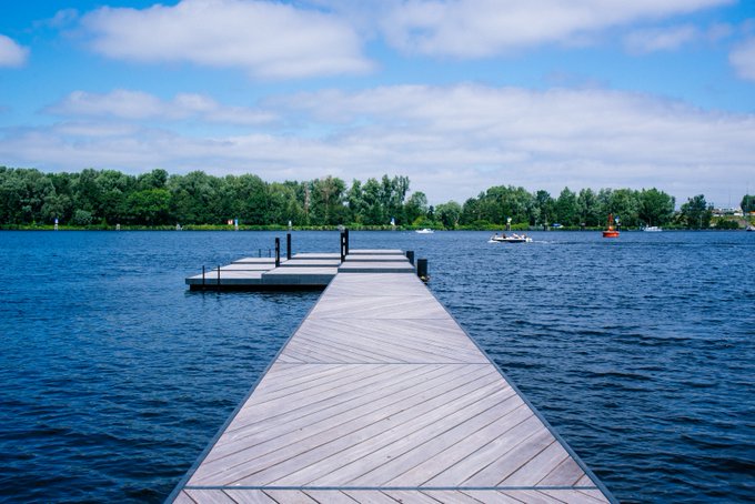 Vanmiddag wordt Amsterdecks in gebruik genomen! Een vlonder met sensoren die realtime waterkwaliteit in beeld brengt. 📈
Nu meet Amsterdecks de waterkwaliteit bij De Nieuwe Meer (Amsterdamse Bos), straks wellicht op een andere plek!
🖥 https://t.co/1tZ27NDyBj
📸 Ilyas bin Sarib