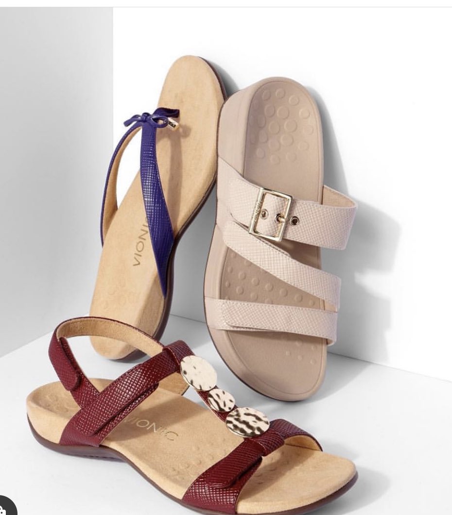 kawarthastore's tweet photo. Itโs definitely a Sandals sort of day. #summersandals ##womensfashion #womensstyle #fabcanadianfashions #livingthelifeinthekawarthas #fenelonfalls #lock34 https://t.co/CemF2max8r