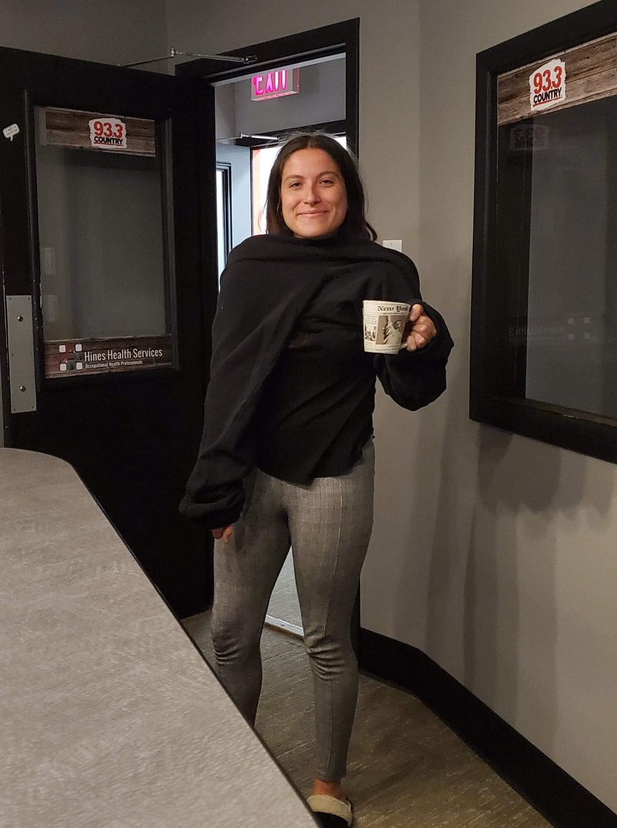 _melaniewalsh's tweet photo. Who else is suffering this summer freezing in their office ? Wore a t-shirt to work today, but the AC has me shivering during my newscasts... had to improvise today and made some sweatpants into a sweater #fashion #turnofftheac #newsroom https://t.co/LVl5mBWoQN