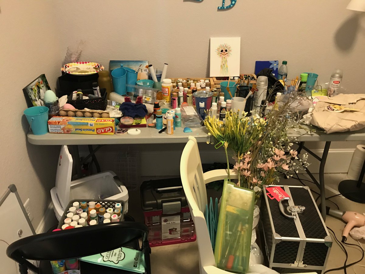 ToniaTomlin's tweet image. Sorted Out&apos;s Before and After # 6 
Craft Room: Don&apos;t let clutter get in the way of your creativity!  Your craft area should be a place where you feel great, not overwhelmed.  We can help you make spaces like this more functional! 
#sortedout #transformedspaces #dallasorganizers