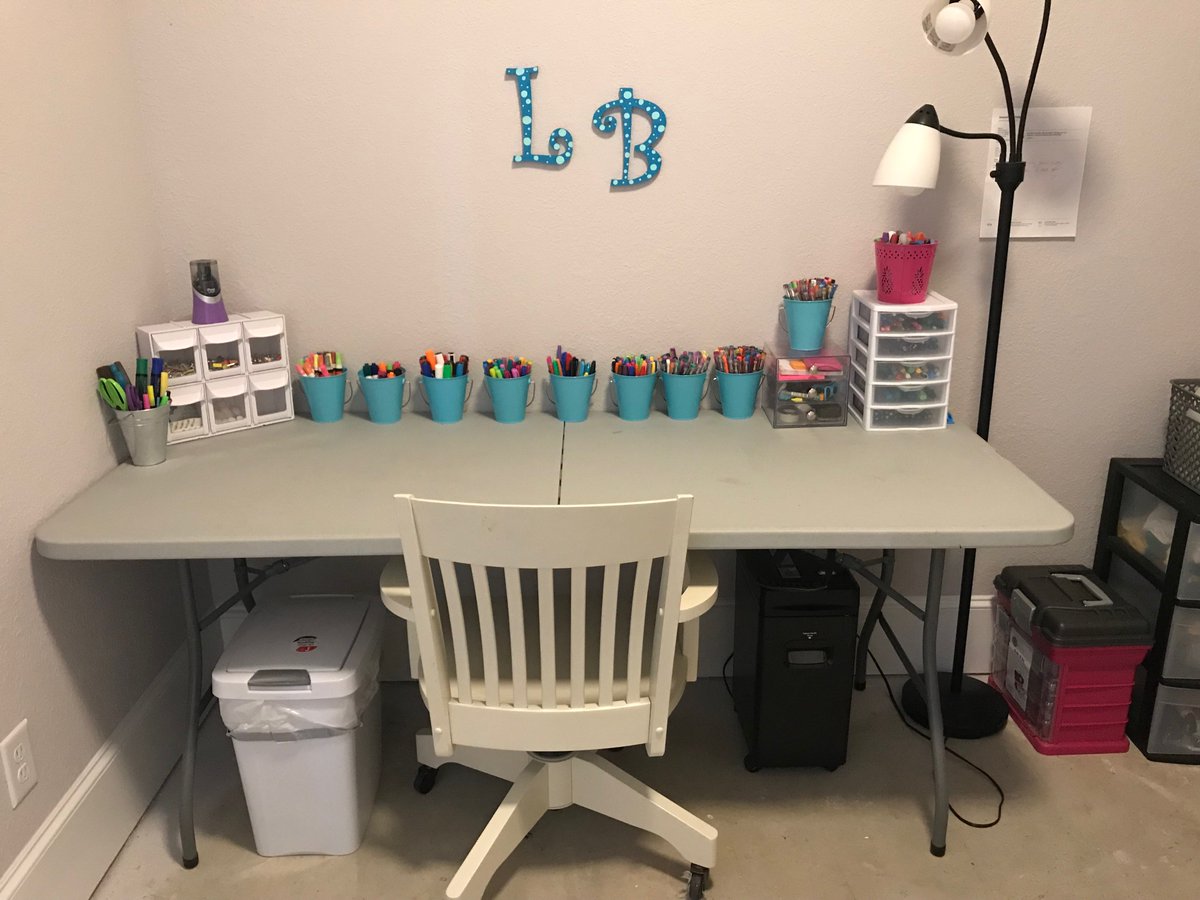 ToniaTomlin's tweet image. Sorted Out&apos;s Before and After # 6 
Craft Room: Don&apos;t let clutter get in the way of your creativity!  Your craft area should be a place where you feel great, not overwhelmed.  We can help you make spaces like this more functional! 
#sortedout #transformedspaces #dallasorganizers