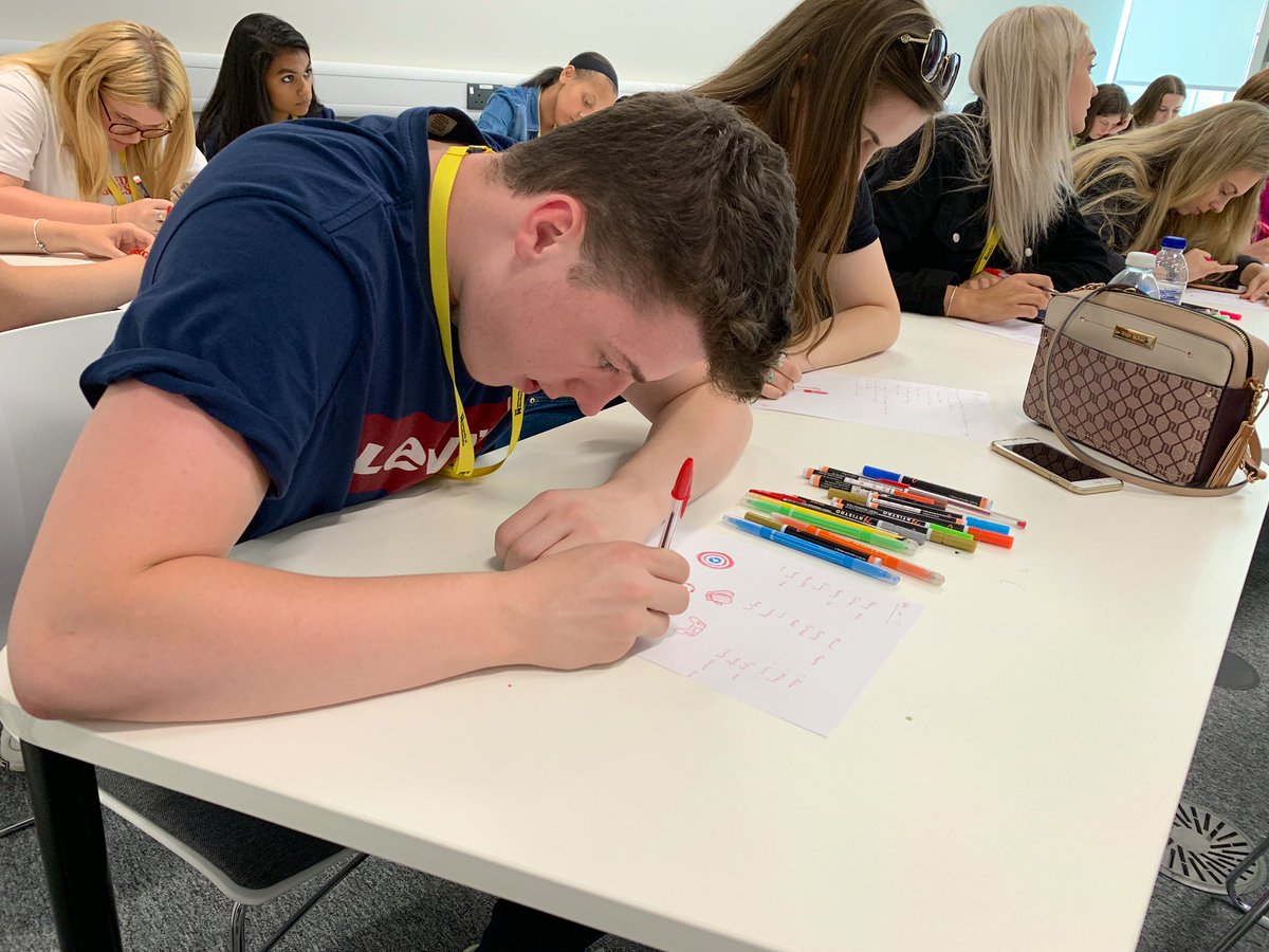 UniNorthants's tweet photo. Students on our #VIPDays are working with @LemonPopAcademy on expressing themselves through artwork. #UON #Uninorthants #Art #Creativity https://t.co/kaH4au1QFd