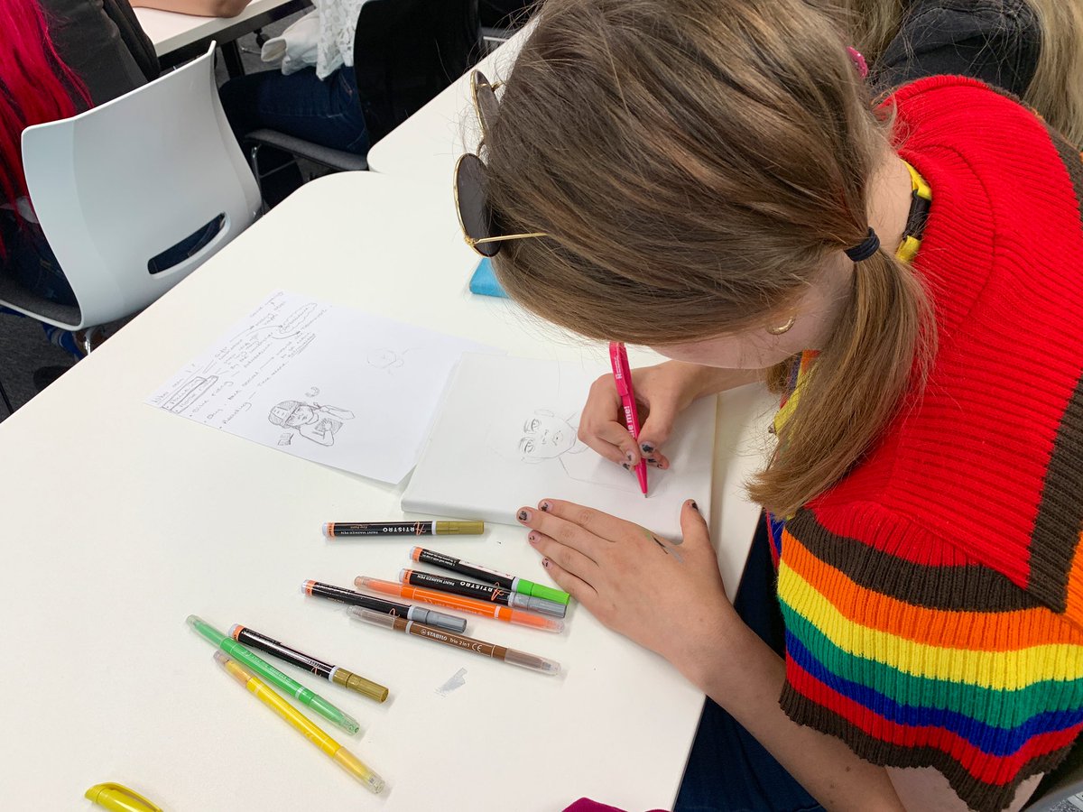 UniNorthants's tweet photo. Students on our #VIPDays are working with @LemonPopAcademy on expressing themselves through artwork. #UON #Uninorthants #Art #Creativity https://t.co/kaH4au1QFd