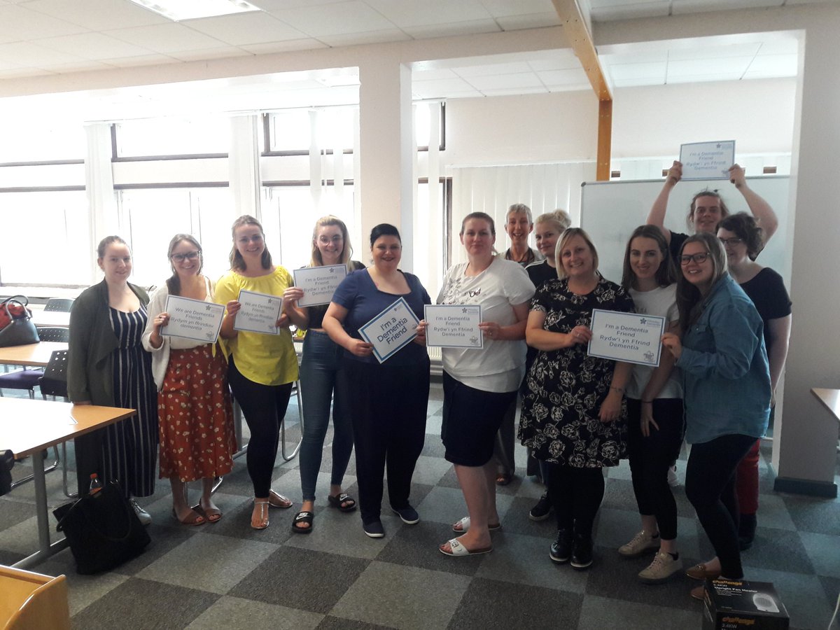 Pleasure to be with the @NursingGlyndwr 1st year students this afternoon to discuss the role of Occupational Therapists, teamwork and dementia. 14 new <a href="/DementiaFriends/">Dementia Friends</a> too! Thank you for inviting me <a href="/AnnWilliams6/">Angela Williams RN RHV QN</a> 

#dementiafriends #teamwork <a href="/WrexhamDF/">Dementia Friendly Wrexham</a> #valueofOT