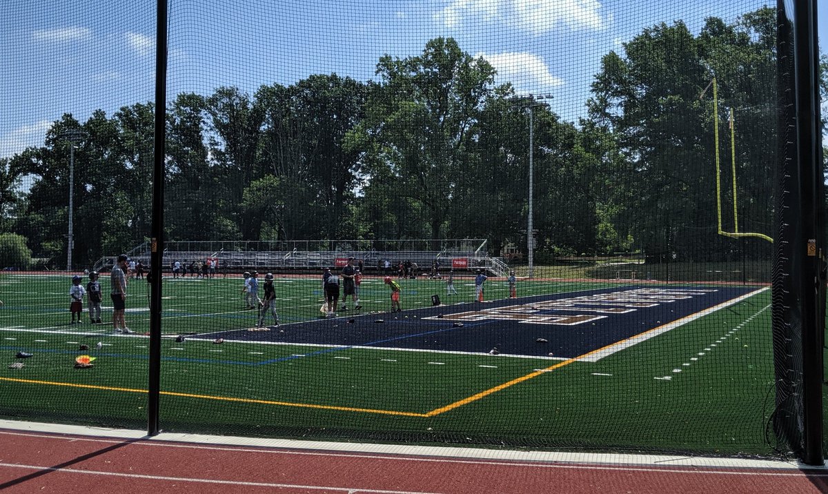 KWerman_LSCHS's tweet photo. 2nd-4th group getting some Long Drive Tee work. #HitItFar #LaSalleBaseballCamp @LaSalle_Sports https://t.co/bJVetzmym3