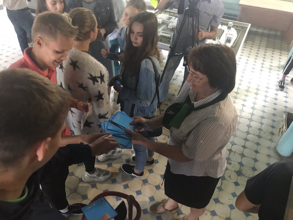 Сегодня в Ленинском районе Ульяновска проходит областной агитпоезд 
 «За здоровый образ жизни и здоровую, счастливую семью». Районной службой занятости организована экскурсия в музей истории Симбирского водоканала для подростков, ярмарка вакансий и учебных рабочих мест.
