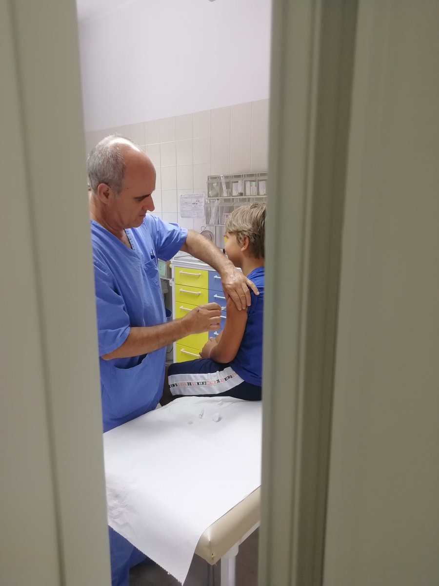 ATS_Sardegna's tweet photo. Una nuova sede per le #vaccinazioni per bimbi e adolescenti nel complesso dell'ospedale Binaghi: ampi locali e uno spazio bimbi per rendere più confortevole l'accoglienza, dei piccoli pazienti #assldicagliari #igienepubblica https://t.co/9SvVEb6qvM