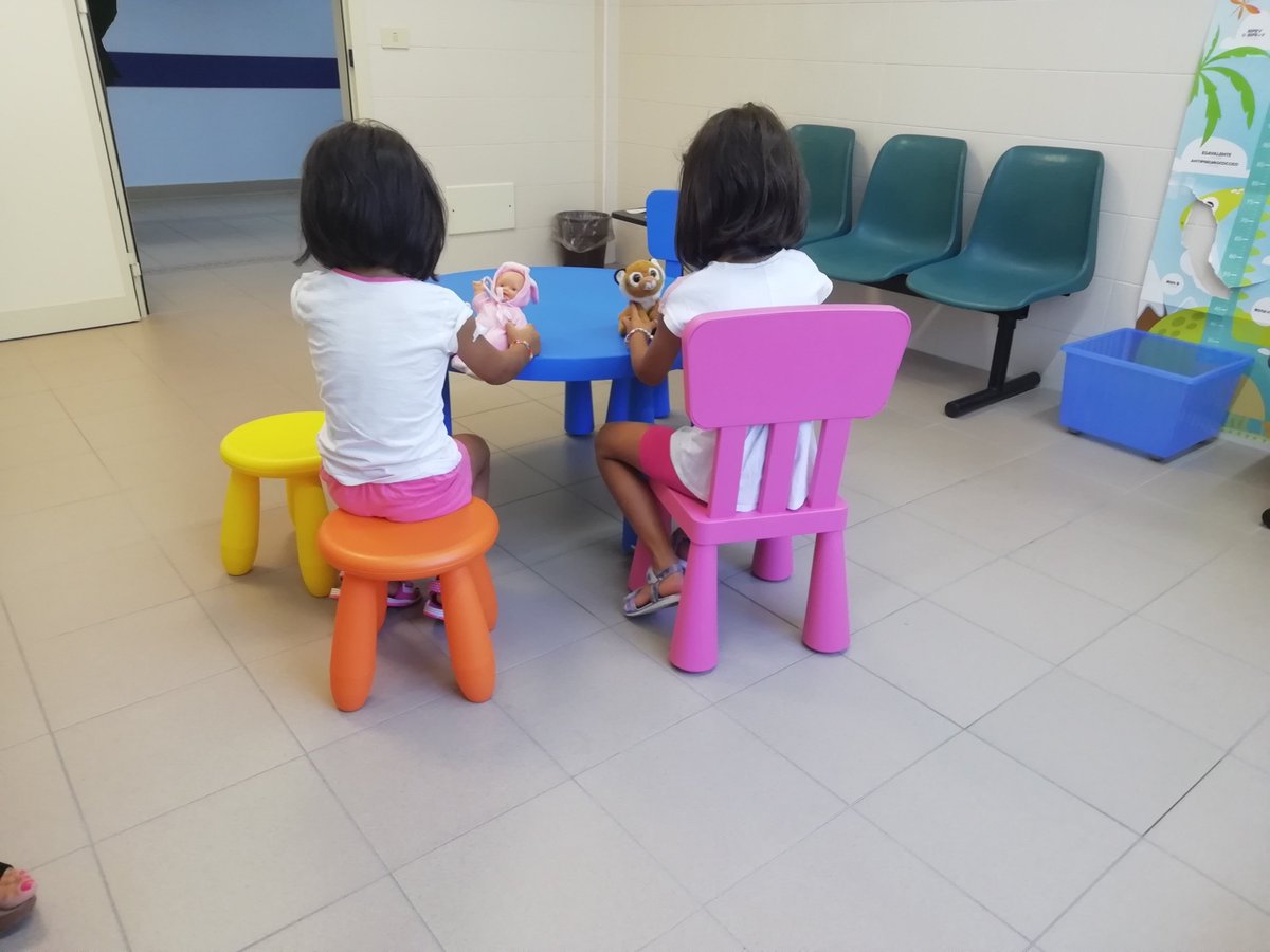 ATS_Sardegna's tweet photo. Una nuova sede per le #vaccinazioni per bimbi e adolescenti nel complesso dell'ospedale Binaghi: ampi locali e uno spazio bimbi per rendere più confortevole l'accoglienza, dei piccoli pazienti #assldicagliari #igienepubblica https://t.co/9SvVEb6qvM