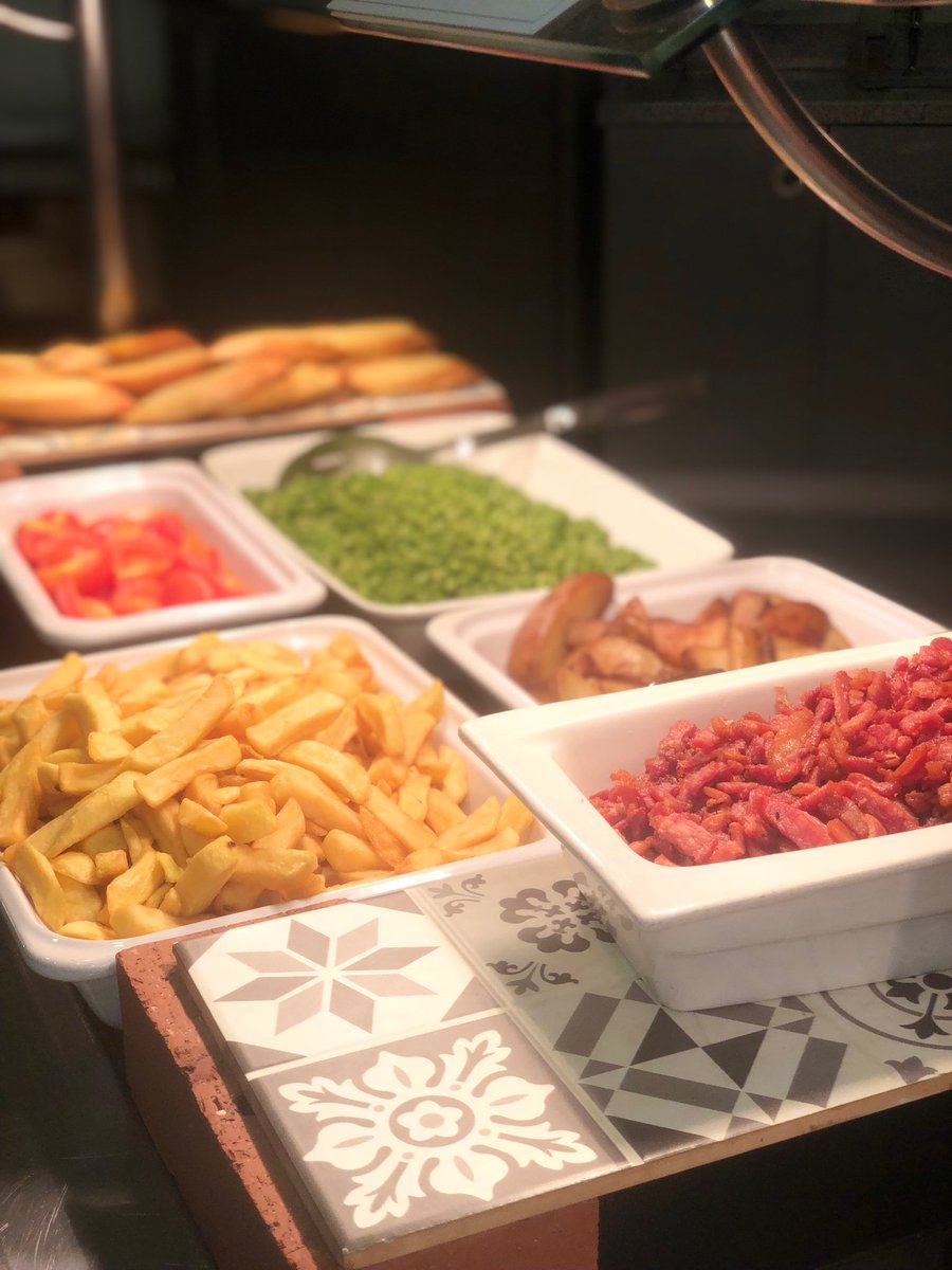 LStoreys's tweet image. Happy hump day Macaroni Wednesday #craigforth #stirling #foodies #cheesy #westisbest #chefslife #comfortfood #welovethisbusiness @lynnywinny_lynn @georgegunn2303