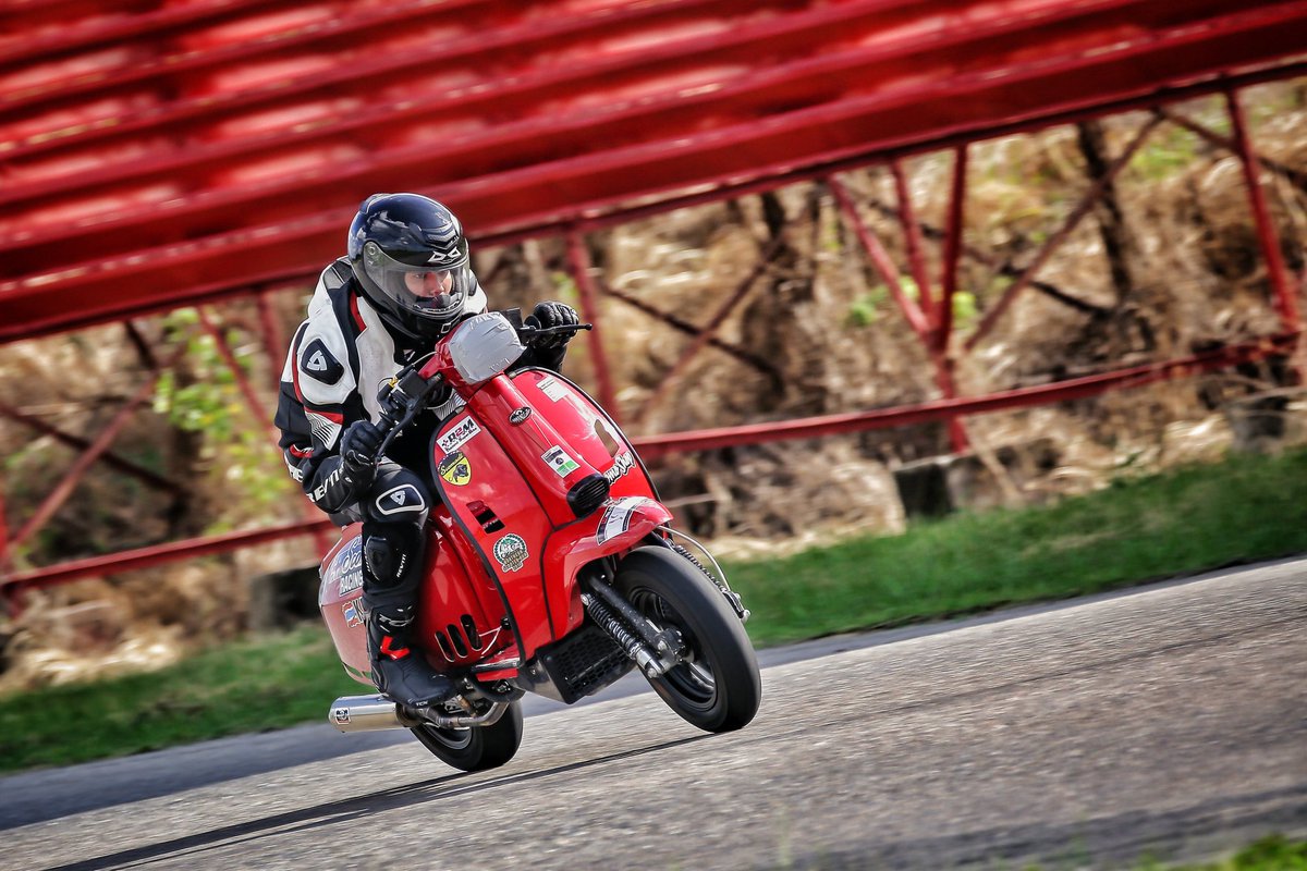 ScomadiThailand's tweet photo. 🇹🇭🇬🇧 #R2M Unleash the Beast 2019 Episode 1 (Scooter 200 Class) 🎉 The winner is Scomadi TT200i 🛵💨🏁🎉😁 #scomadi #scomadithailand #scooter #UKscooter #UKborn #amodernclassic #theclassicspiritliveson #TT200i #TT200 #motorcycle #classicbike #bike #เสือดำ #สโกมาดิ #Racing https://t.co/VEgXI3TTXr
