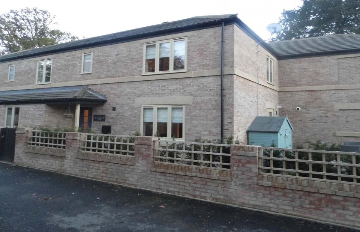 GrovesRes's tweet image. TO RENT:
Micklewood Close, Longhirst Hall, #Morpeth is our Property of the Week!
Situated on Micklewood Close is this superb two bedroom house available to rent for - £795 pcm. 
* For fee and deposit information please Groves or : buff.ly/2R37bGl