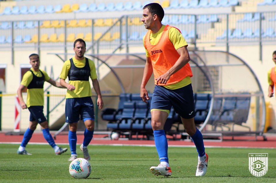 NKDomzale's tweet photo. Uradni trening pred jutrišnjo tekmo: ✅

#skupajdovrha #uel https://t.co/ozFTJvK242