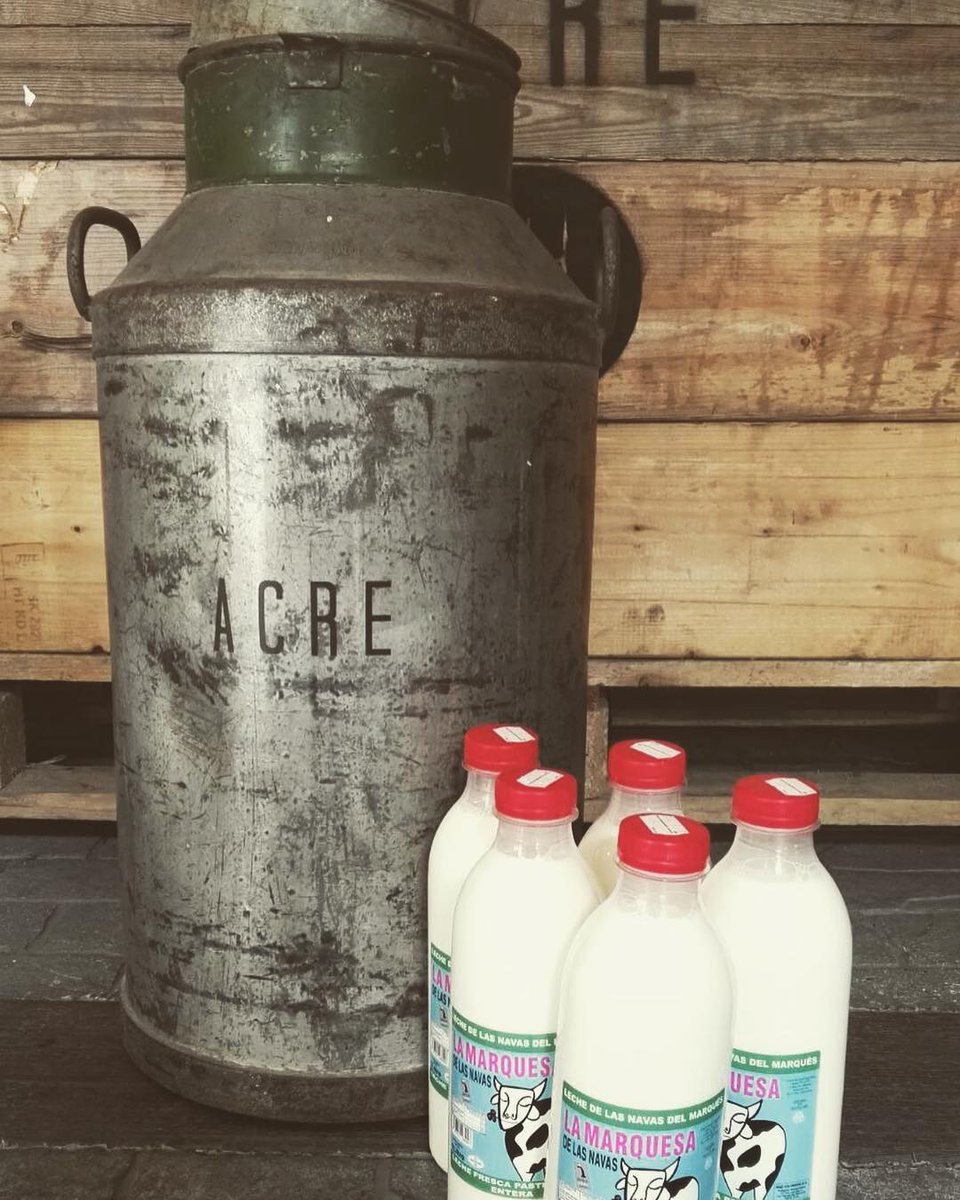 Stampy_es's tweet photo. ¿Te apetece un yogur gratis? 🥛🤑

En @MercadoAcre, si llegas a pedir cinco botellas de leche... ¡te llevas uno! 

#PideTuSello con Stampy en Mercado Acre, de los mercados más guays de todo #adrid. https://t.co/20zvj95knY