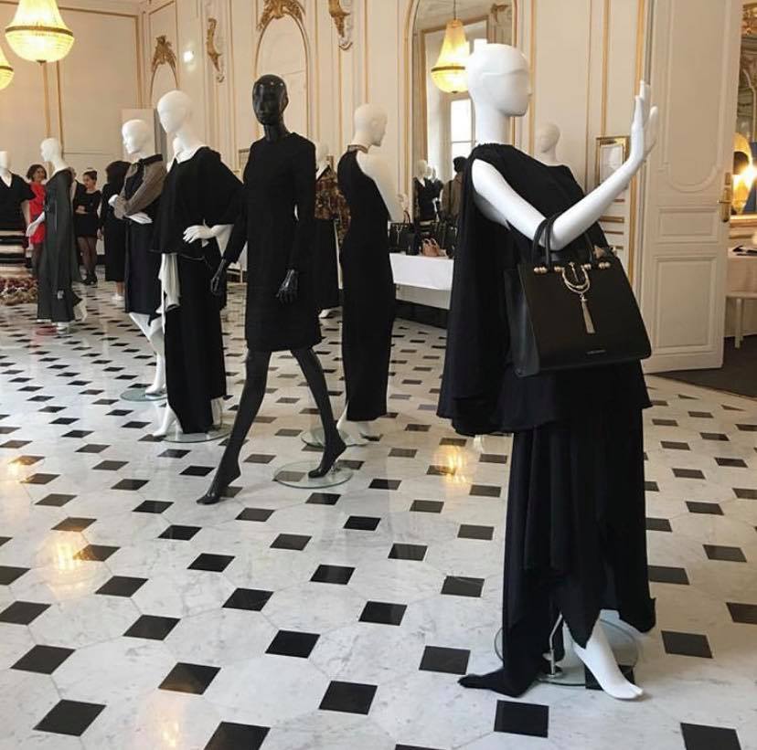 Oh la la la, on adore le style chic parisien 👁
Pour vos évènements, on vous réserve de charmants salons !
Découvrez-les : urlz.fr/aaRF

#paris #event #showroom #fashion #designer #tuileries #saintjamesalbany #museedulouvre #hotel