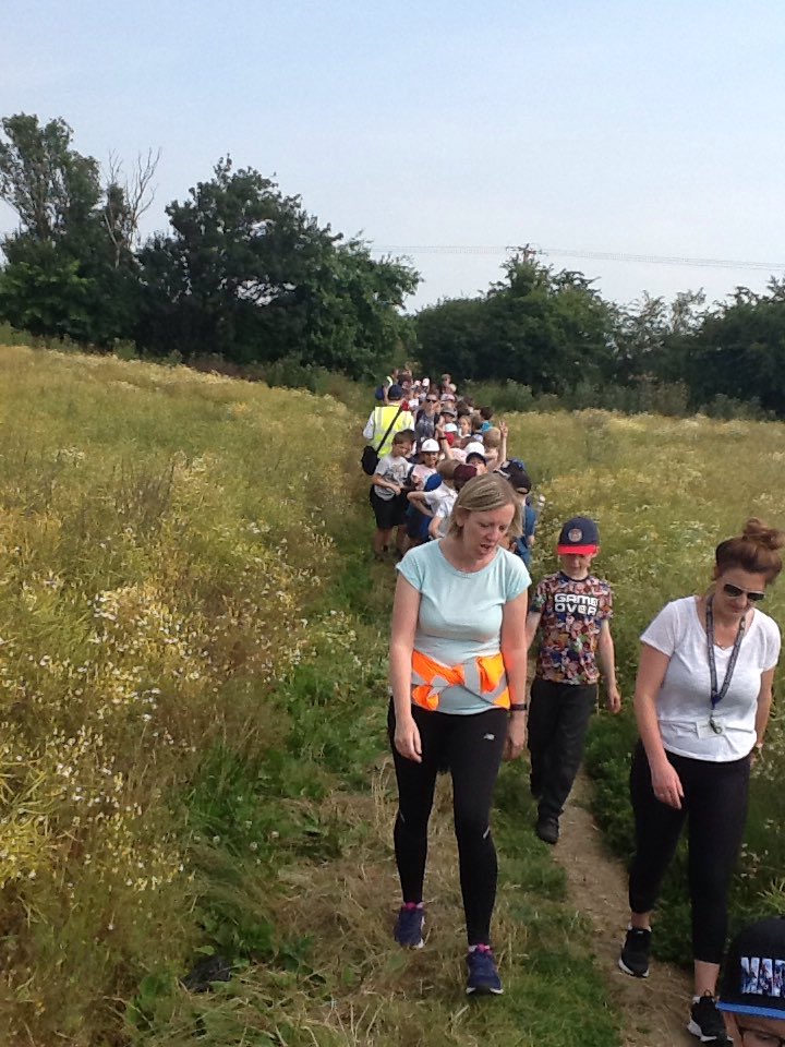 wclpsyear3's tweet image. What a kind, thoughtful and generous bunch of children we ! Super walk and great perseverance. #Kirimaschool #newcomputers #Sponsoredwalk