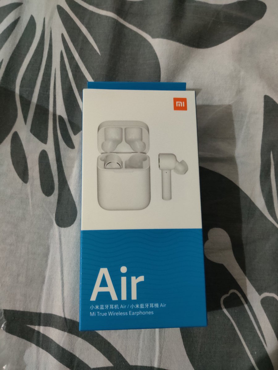 saalimshamim's tweet photo. @ShareSavebyMi thank you I finally got it although it was marginally late but yes #airdotspro is with me well packed and guys believe me @ShareSavebyMi is delivering good product in cheapest rates all you can do is trust and keep patience. Thank you @ShareSavebyMi https://t.co/6B5NS7MH7V