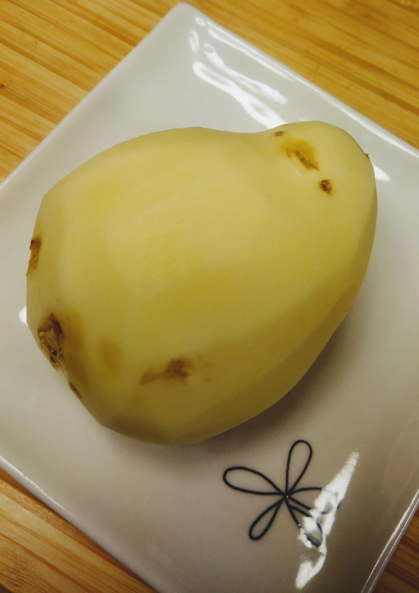 衝撃！ジャガイモを剥いていたらヒヨコが出てきたｗｗｗ