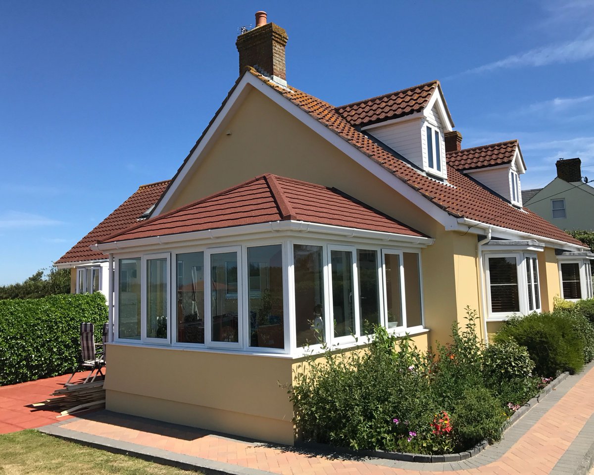 Another stunning #conservatory transformation from #TeamSupalite! 🙌
We've got registered installers across the UK, get in touch to find your local installer &amp; get the conservatory of your dreams!🌤️🏡
bit.ly/2WmaMlg

#SupaliteRoof #roofing #outdoorliving #marketleaders
