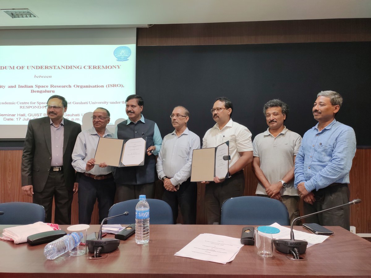 GauhatiUniv's tweet image. Memorandum of Understanding (MoU) signed Between
Indian Space Research Organisation (ISRO) and Gauhati University on 17/07/2019