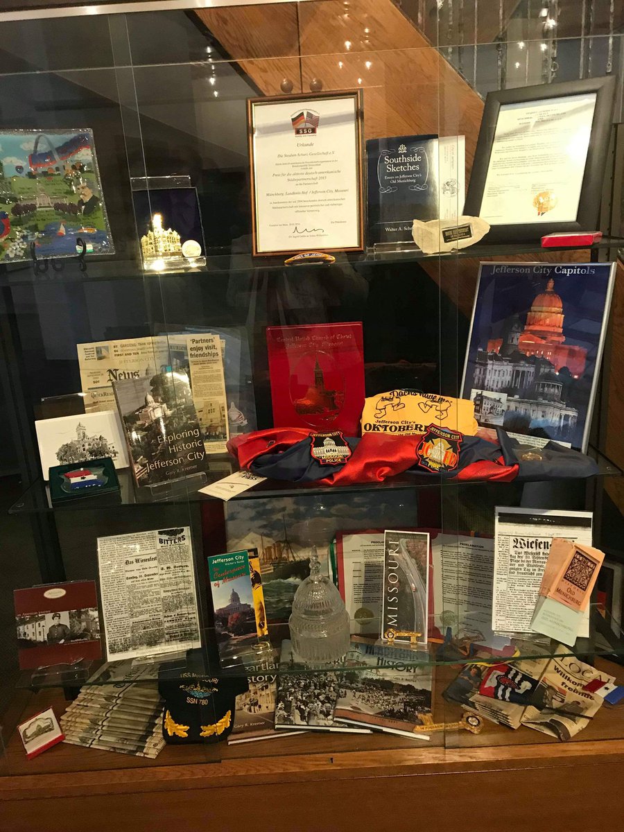 CarrieTergin's tweet photo. #JeffersonCity inside #Münchberg #Bathaus City Hall! Loved seeing #JCMO memorabilia there! With @JCPDWilliams & the #JCPD tapestry on the wall! @JeffCityPolice https://t.co/aaLia1kzix