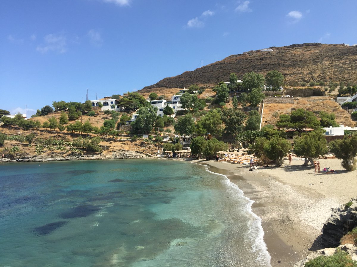 Kythnos_Info's tweet photo. Πανοραμική φωτογραφία από την παραλία Μαρτινάκια στην Κύθνο, 300 μόλις μέτρα από το λιμάνι του Μέριχα. Για όσους βαριούνται τις μακρινές εκδρομές είναι μάλλον η καλύτερη επιλογή για μπάνιο... #Μαρτινάκια #Κύθνος #ΚΥΘΝΟΣ2019 #ΜαρτινάκιαΚύθνος #Martinakia #KythnosNet #Kythnos2019 https://t.co/Th3jARHbJc
