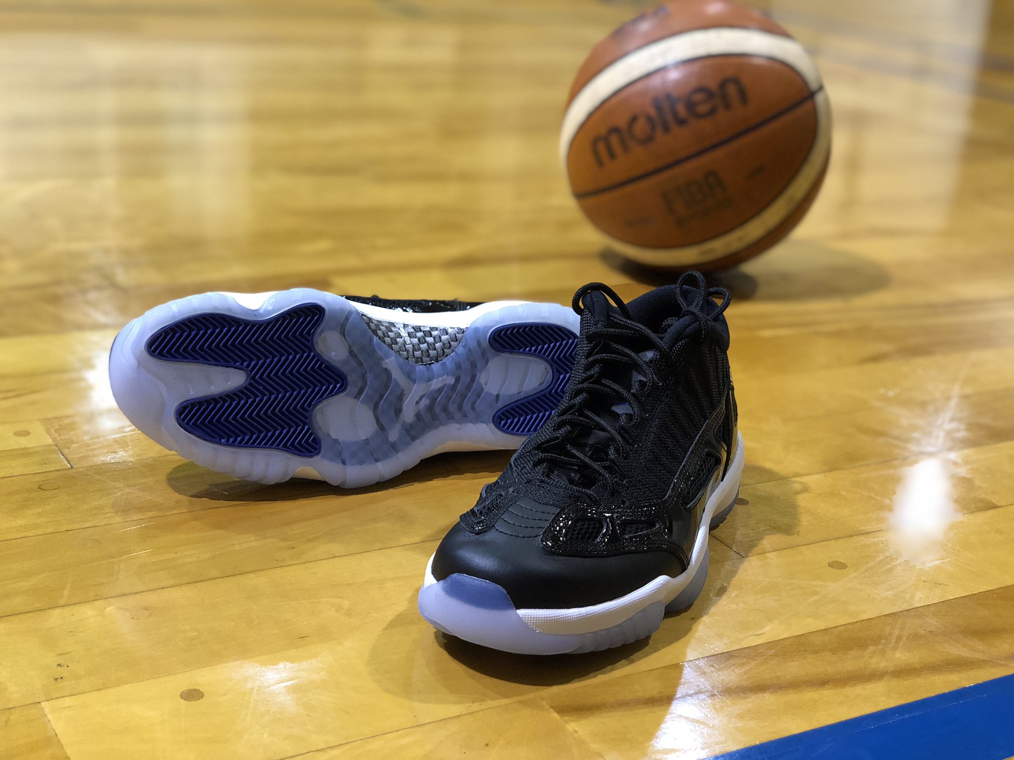 U Ta Practice Day 今日もこいつで 誰ですか Nikeのクリアソールは滑るって言った 人は めちゃ止まるやん Nike ナイキ Airjordan11 エアジョーダン11 バスケ バッシュ クリアソール Nikeは転売ヤーの味方 T Co 3zdlfye5z3