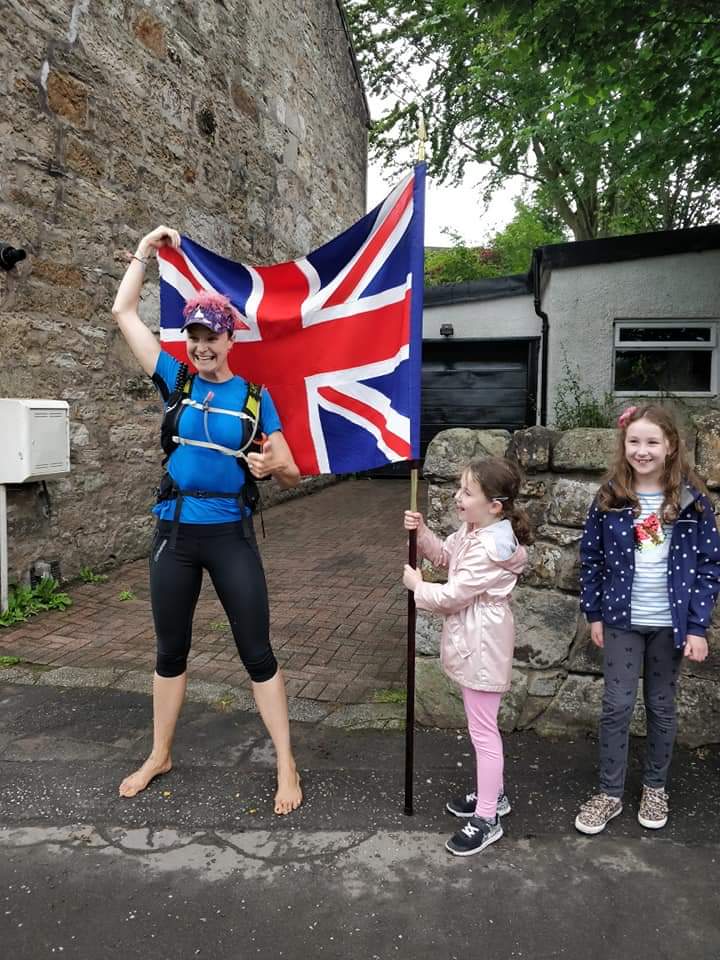 GGDun_Shire's tweet photo. #BarefootBritain  @GirlguidingScot @Girlguiding @AnnaMcNuff Being cheered through Torrance https://t.co/voEQVu4r6y