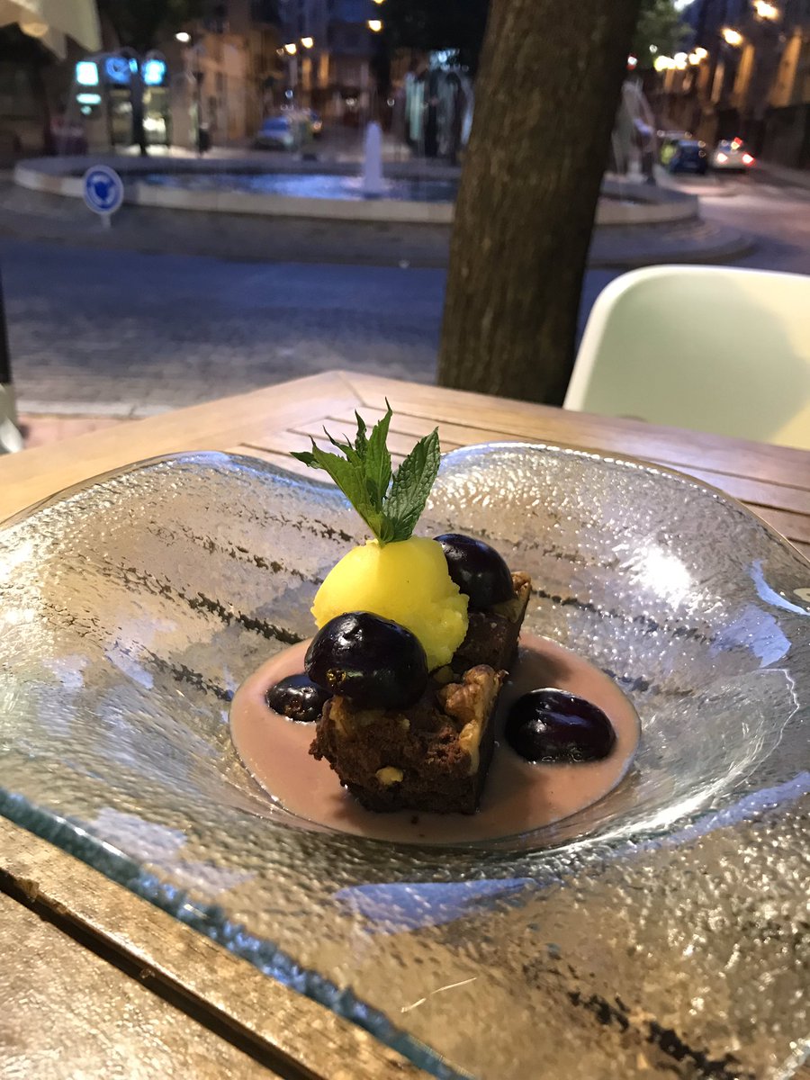 Mira qué platos te ofrecemos para una comida o cena.
Puedes reservar en 923 018 952
#lasalchicheria #restaurante #comidas #food #foodies #cocinareal #gourmet #barriodeloeste #salamanca