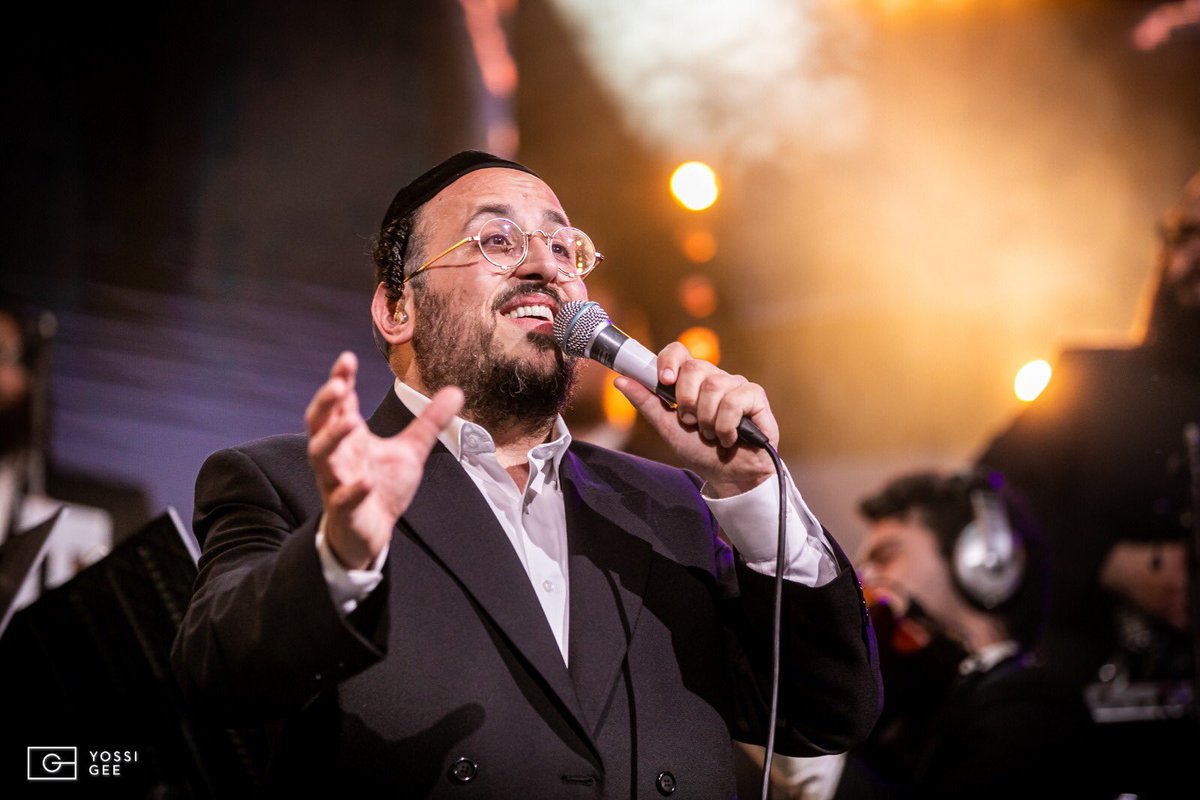 RebLipaFan's tweet photo. Rabbi @LipaSchmeltzer at last nights sold out @HascConcert #MusicalJourney https://t.co/194sTqjvEm