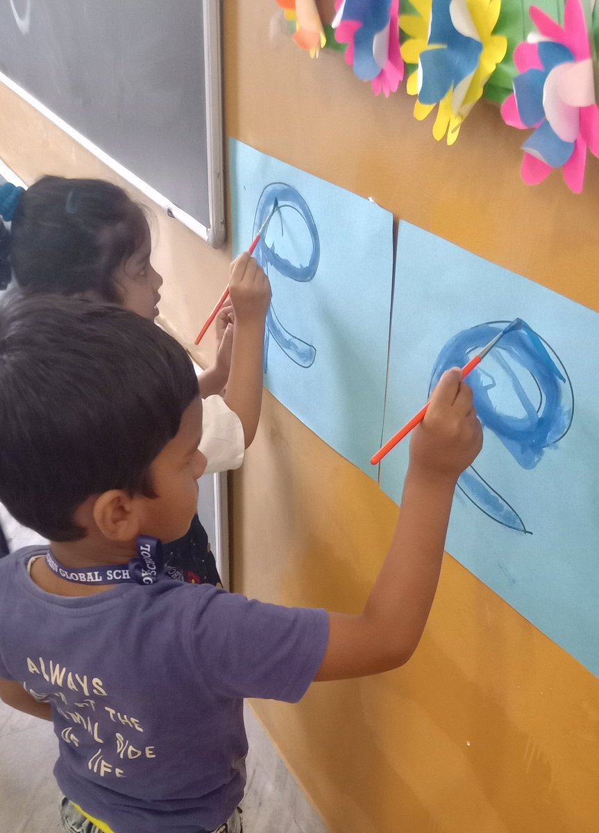 SujataPurkayas3's tweet photo. Little learners are busy with the new letter today...... #creativityandimagination #rgsnoida #happylearning #finemotorskill #practiceofnewletter @supritichauhan @rgsnoida https://t.co/0rXQClpE0T