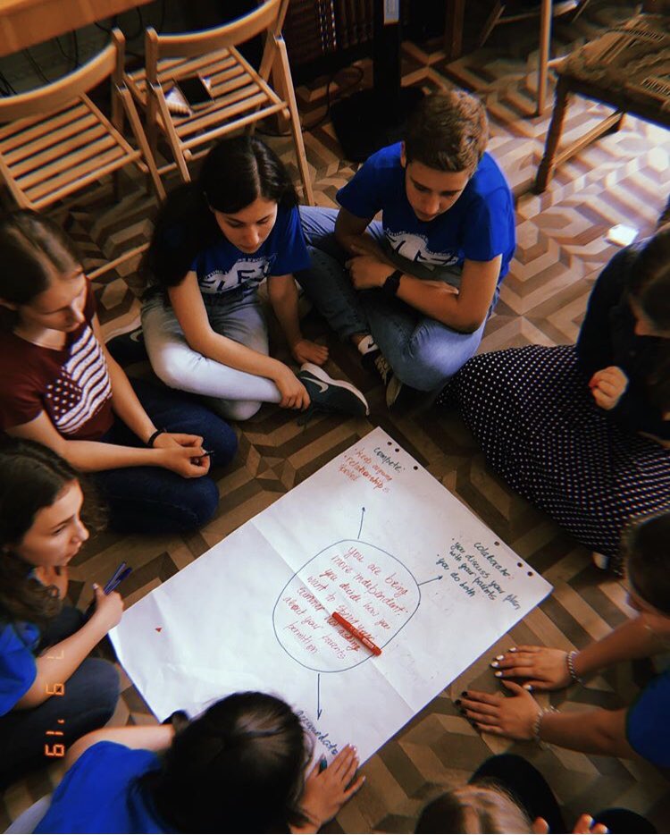 FLEXWESTUKRAINE's tweet photo. How to Pitch a Project?
Our Class of 2019 has a lot to share with you. Let’s starts with the most important.
#reentry19 #flexalumni #flexalumniukraine #projectmanagement 
@flexprogram @flexprogramukraine @ac.global  @flexalumnisouthukraine @flexalumnieastua @flexalumnicentralua https://t.co/ow7BvGsKXP