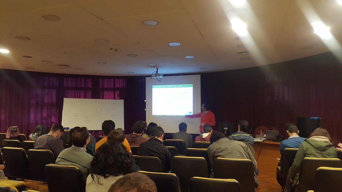 ceciliajarne's tweet photo. Ayer tuvimos la segunds jornada del @workshopTPC 2019 donde presentamos git y programacion orientada a objetos a cargo de @rlugones23 en FCQ @unc_cordoba https://t.co/OoLxeo9BKY