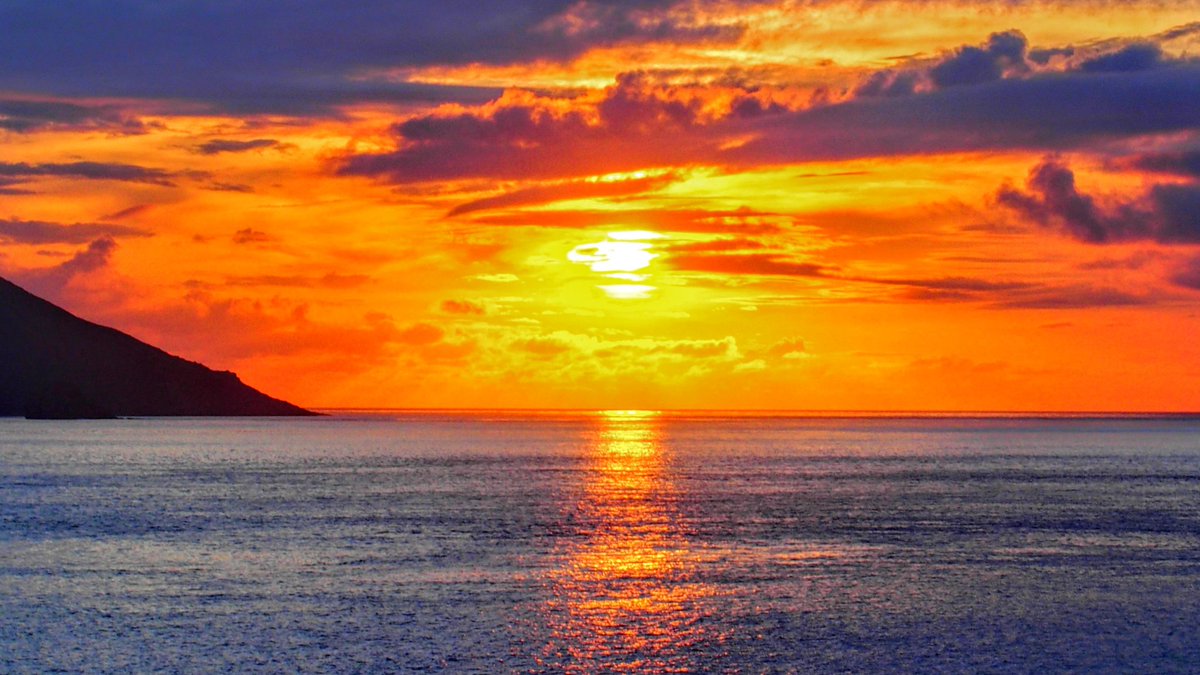 八丈島の夕暮れ…(17 Jul.) Dusk of Hachijo Is. 水平線日没はダメで