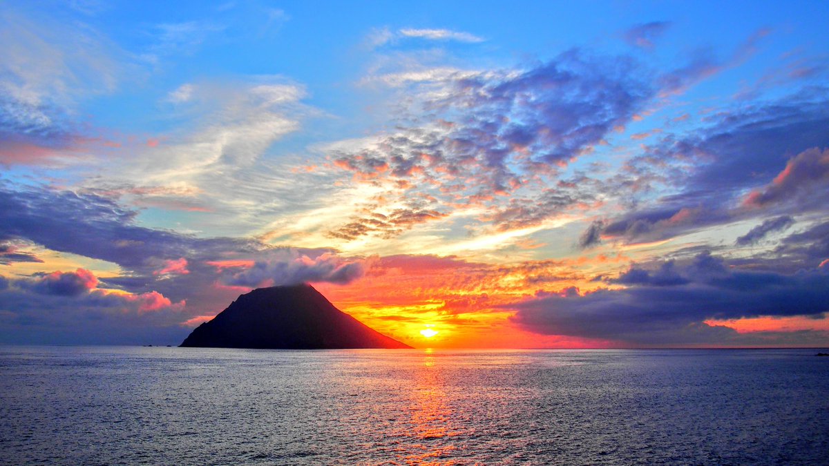 八丈島の夕暮れ…(17 Jul.) Dusk of Hachijo Is. 水平線日没はダメで