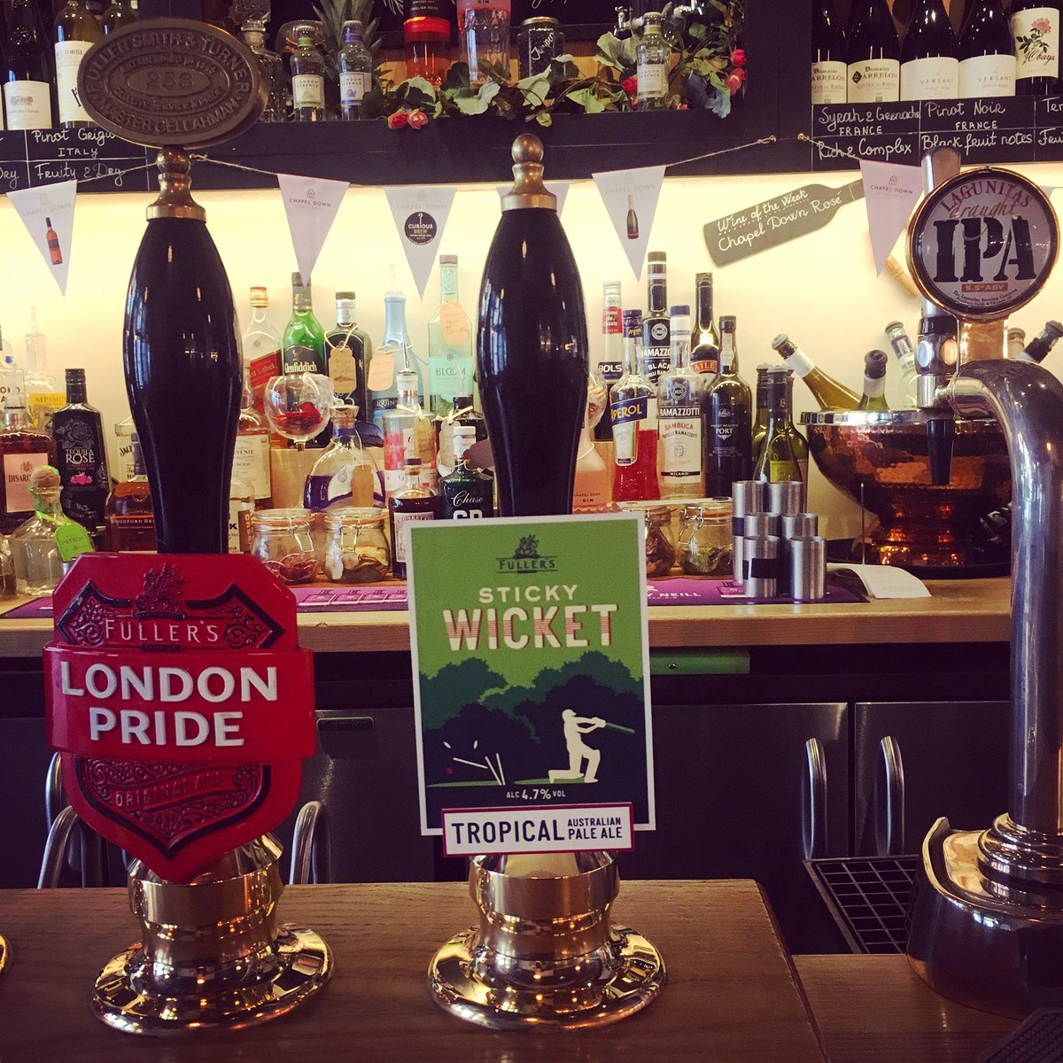 sutton_arms's tweet photo. Who enjoyed the cricket this weekend?? 🏏Let the celebrations continue with a pint of Sticky Wicket, a Summer seasonal favourite from @Fullers! 🌞🏆🏴󠁧󠁢󠁥󠁮󠁧󠁿 It’s definitely a winning drink...🍻👏🏻

 #fullers #stickywicket #cricket  #suttonarms @London_Pride #EC1 https://t.co/gCJvS4G6Vp